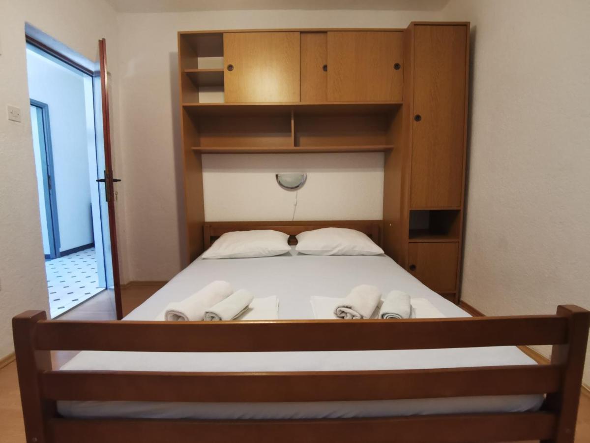 Deedee Apartment セニ エクステリア 写真