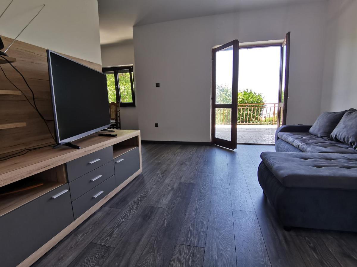 Deedee Apartment セニ エクステリア 写真