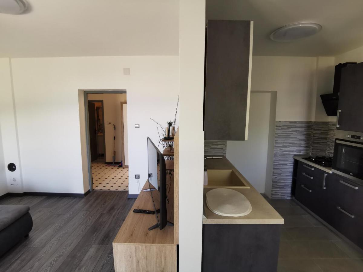 Deedee Apartment セニ エクステリア 写真