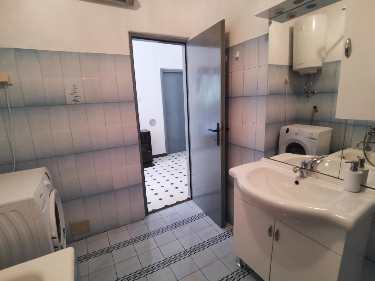 Deedee Apartment セニ エクステリア 写真